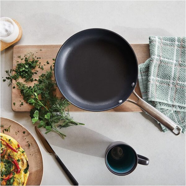 Calphalon Classic Hard-Anodized Nonstick Cookware - Image 10